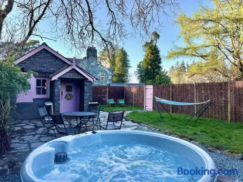 Cosy Country Cottage in Eryri Snowdonia with Hot Tub near Cardigan Bay & Harlech Castle - Image 1