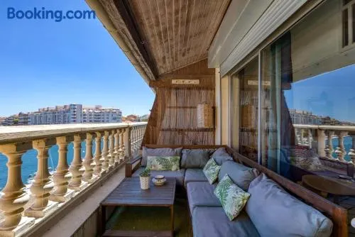 T3 avec TERRASSE avec VUE EXCEPTIONNELLE sur les QUAIS de SETE - Image 1