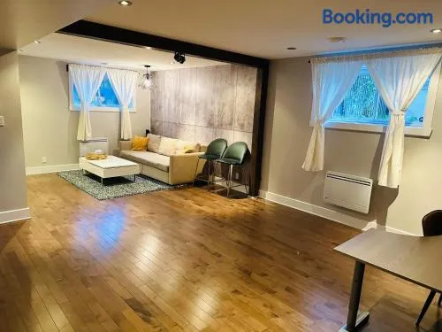 Modern 2BR Suite - 3 Beds- Sleeps 6 - Free Parking - Near Montreal - Image 1