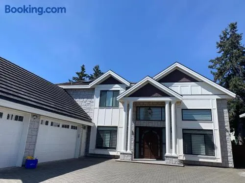 Cozy and Private Suite in Richmond - Image 1