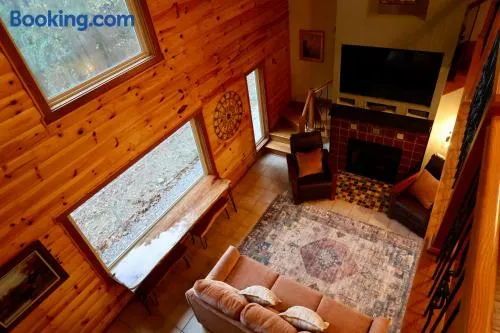 Hillside Hideaway Retreat - A Secluded Modern Cabin - Image 1