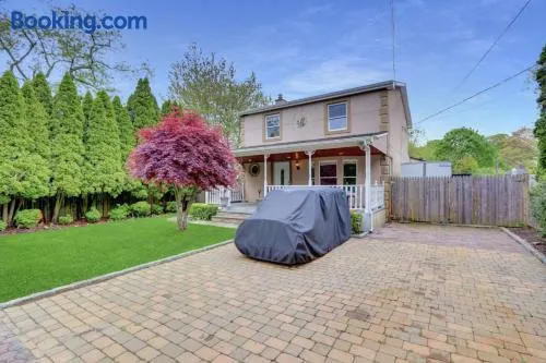 Gateway to the Hamptons in Mastic Beach - Image 1
