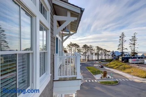 The Penthouse by Seabrook Hospitality - Image 1