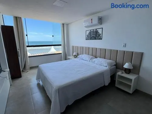 Apartamento Pé na Areia - Ótima Localização - Conforto à beira-mar - Image 1