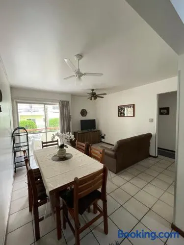 Lindo apartamento super completo em Meia Praia, 100 metros do mar e 10 quadras do centro - Image 1