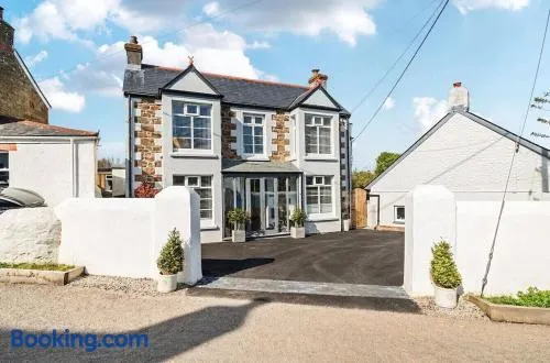 Idyllic Cornish House - Image 1
