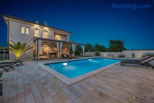 Ferienhaus mit privatem Pool, Grill und Garten - Image 1