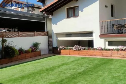 VIVIENDA RURAL PEROTXENEA LANDETXEA - una casa rural con jardín y barbacoa ideal para grupos y familias que quieren descubrir y disfrutar el norte de Navarra - Image 1