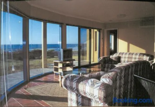 Horizons Beachfront Apartment - Image 1