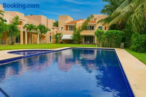 Spacious Family Home with Pool & Beach Access - Image 1