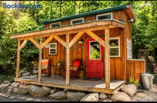 Cozy Forest Getaway by the Pond - Image 1