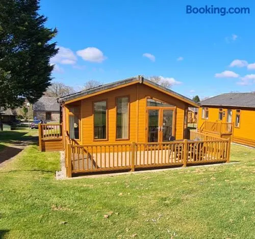 Relaxing 2-Bedroom holiday lodge in Cornwall - Image 1