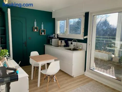 Appartement avec terrasse et parking gratuit accolé - Image 1