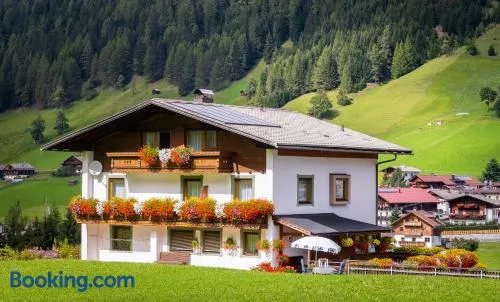 Familienorientiertes schönes Apartment mit Terrasse | Perfekt für die Arbeit von Zuhause - Image 1