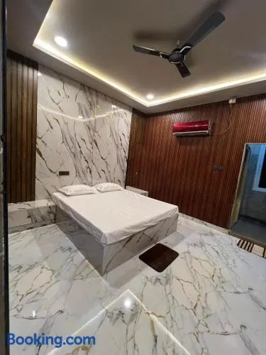 N R GUEST ROOMs - Image 1