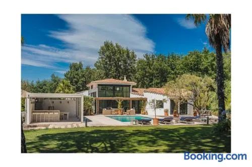 Villa avec piscine chauffée, proche Saint-Tropez et plages - Image 1