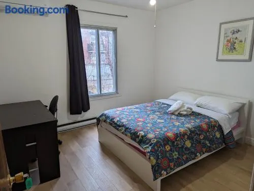 Harmony room near Metro Monk station with Self Check-in - Image 1