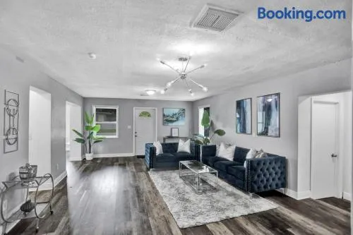 Luxury Miami Retreat - Image 1
