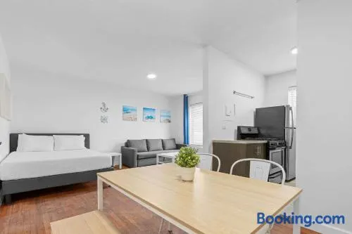 Stylish Apt North Shore 1BR - Image 1
