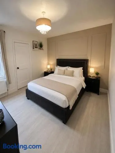 2 BR, Mdn Family home - Insurance, Peter Rabbit theme single room, Garden - Image 1