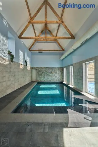 Les Campanes - Gîte Wellness 8 pers avec Piscine intérieure & Sauna - Proche Mons - Image 1