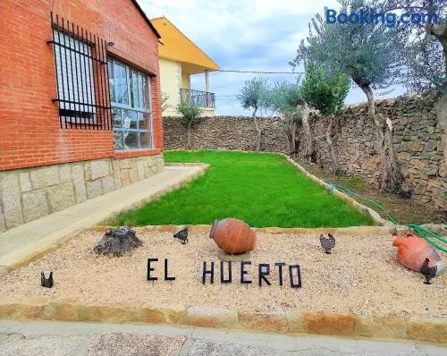 Casa Rural EL HUERTO con Jardín - Image 1