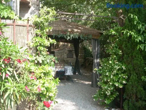Demeure traditionnelle en pierre avec piscine - Image 1