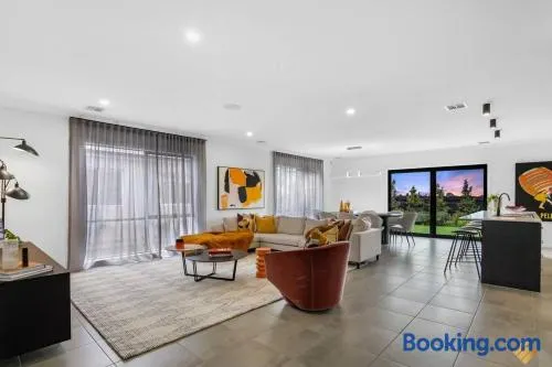 Brand New Modern 4 Bedroom Luxury Retreat - Image 1