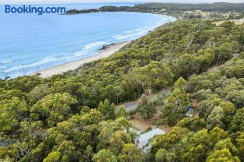 High View House - Views over Pirates Bay - Image 1
