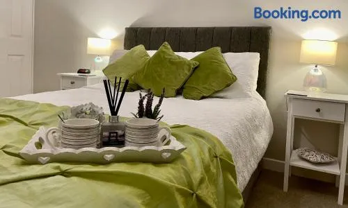 Cosy Bungalow Near Open Countryside - Image 1