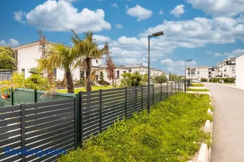 King Size Bed - Free Private Parking - Garden & Terrace - 14min from DisneyLand - Image 1