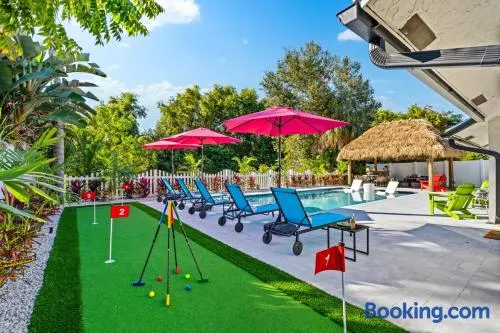 Tiki Hut, Htd Pool, Billiards, Putt-Putt, Canal - Image 1