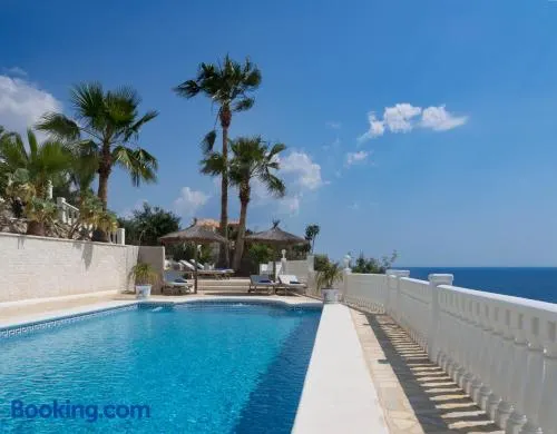 Frontline villa, five star deluxe - Image 1