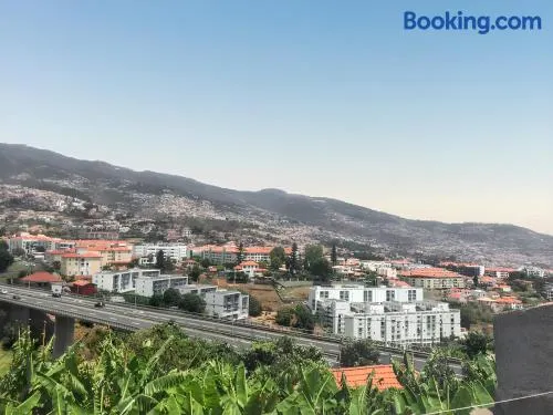 Charming House in Funchal with Sea View - Image 1