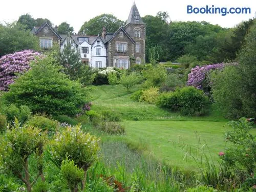 Yewfield Vegetarian Guest house - Image 1