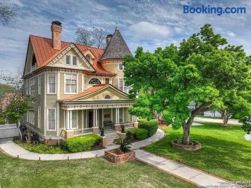 The Abbott House & Event Venue - Image 1