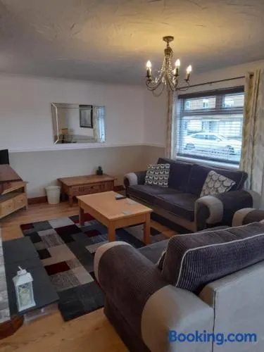 Quiet 3 bed close to the A1 - Image 1