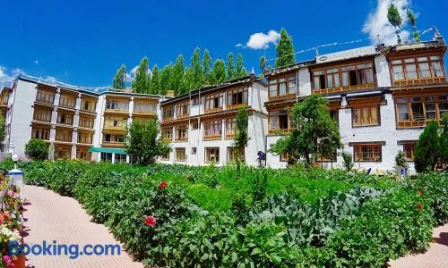 Oriental Hotel - Image 1