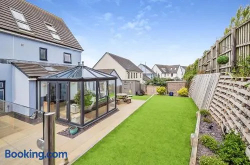 Coastal Escape-Walk to Beach-Family Hom-Sleeps 6 - Image 1