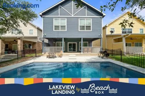 Beautiful home with lake views and in-ground pool - Image 1