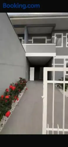 Quarto Para Mulheres, Casa Familiar - Image 1