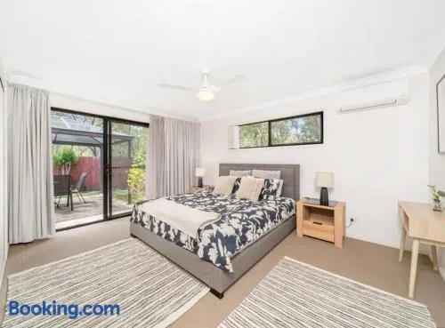 Sandstone Pt Pet friendly 4-bedroom home - Image 1