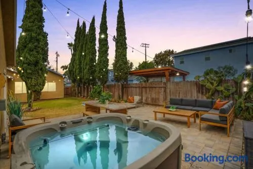 Surfers Dreams - 5min Drive to Beach with PoolTable - Image 1