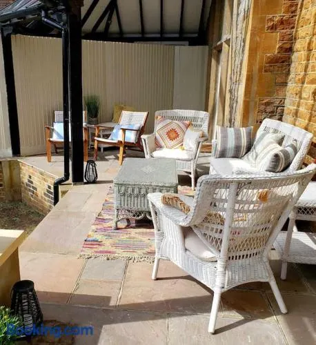 3 bedroom 3 bathroom ground floor condo with veranda - Image 1