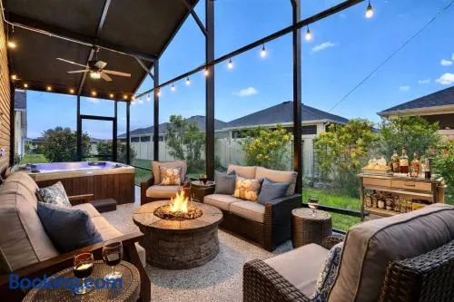 Charming Garden Villa in the Villages Includes 4 Seater Golf Cart - Image 1