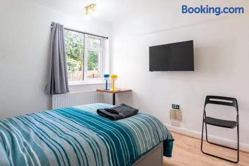 2 Bed, Wembley, Ealing, London - Image 1