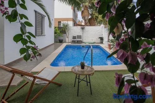 Casa Moderna con Piscina - Image 1