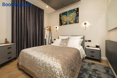 Luxury Cosy Garden Suite - Spa-Bath - Image 1