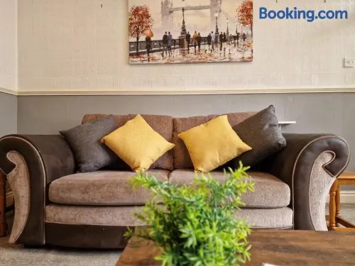 Devon St - Cozy home, Free easy parking! - Image 1