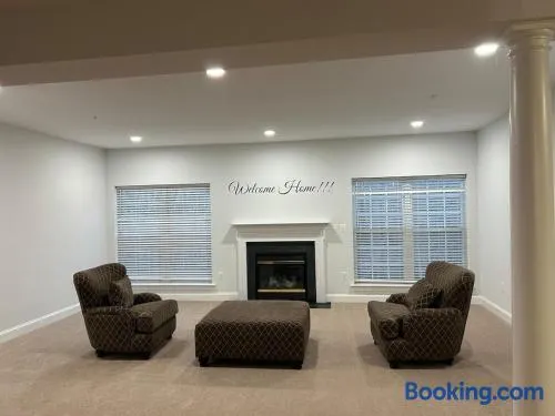A Warm Welcome to this spacious 8 bedrooms, 4 and a half baths Villa - Image 1